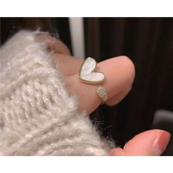 NWT White Heart Shaped With Gold Colored Trim Adjustable Ring - Picture 1 of 5